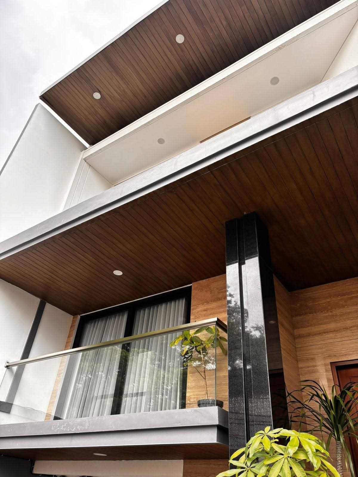 Rumah Mewah Brand New Dijual Kebon Jeruk