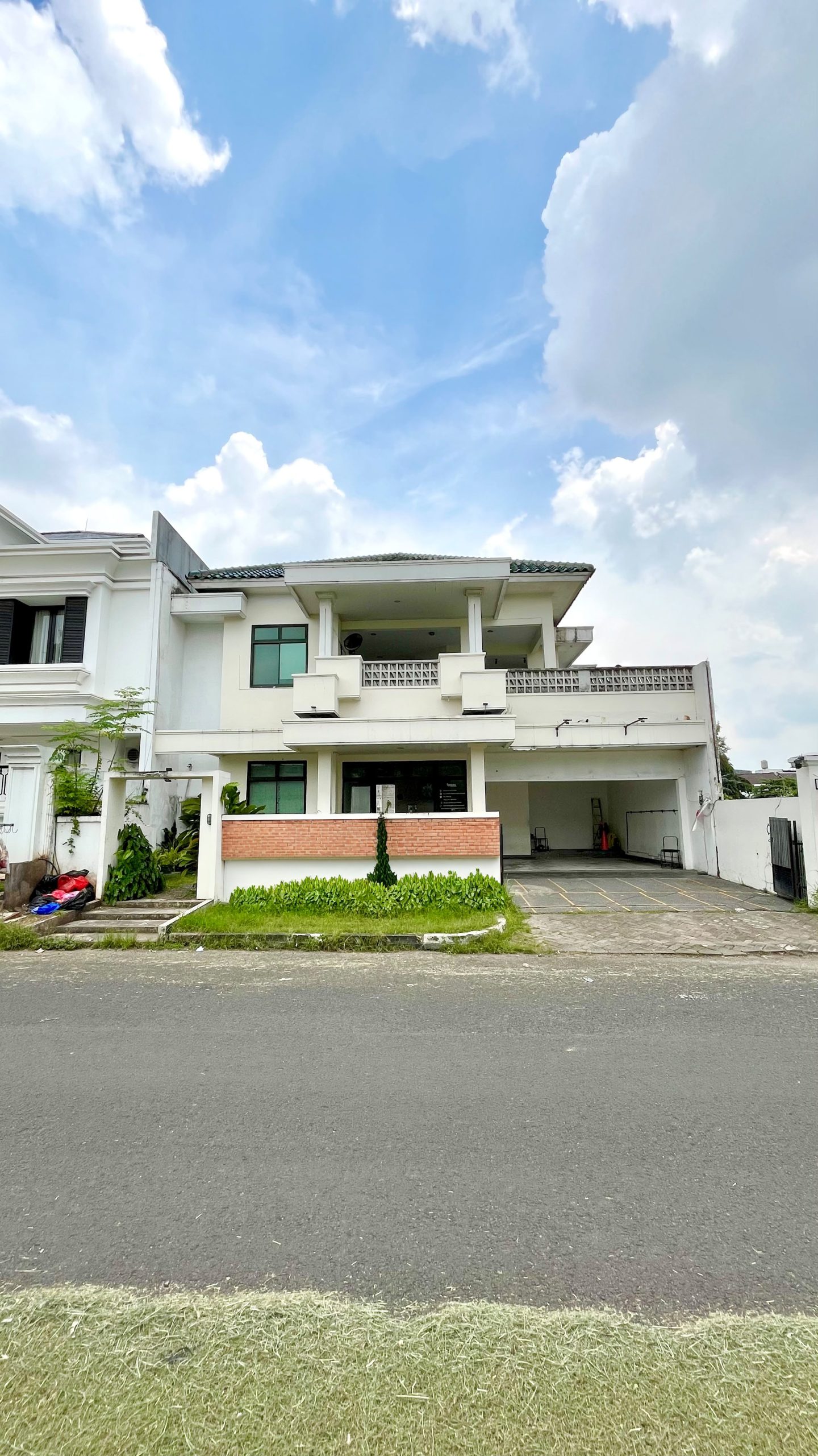 Rumah Cafe Dijual Modernland Siap Huni/Siap Usaha